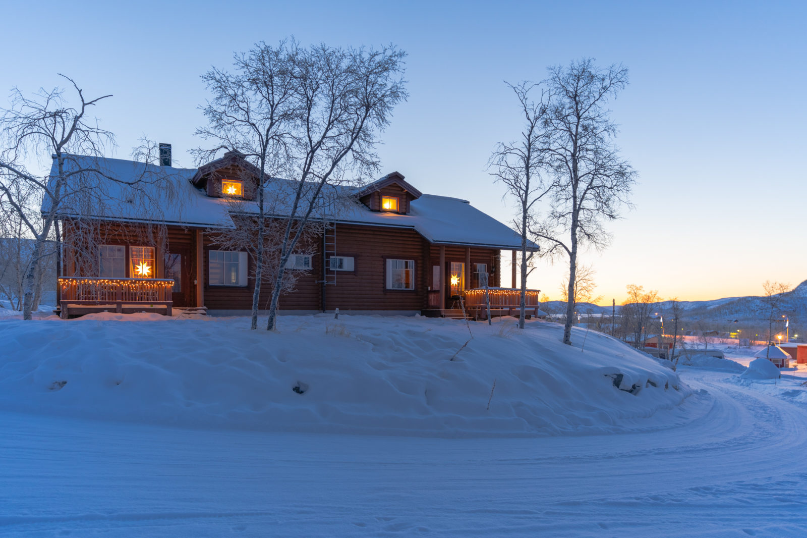 Kilpisjärven tunturimajat ulkoa