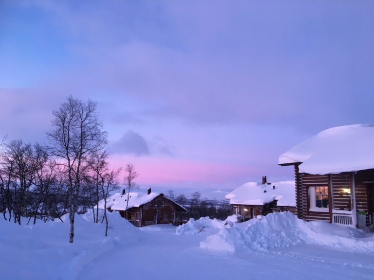 Kilpisjärven tunturimajat talvi